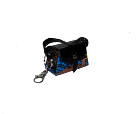 Kleine Mini Tasche als Anhänger / Schlüsselanhänger Muster blau braun schwarz mit Karabinerhacken
