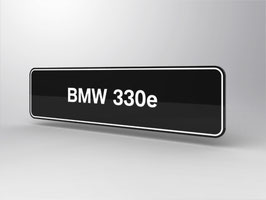 BMW 330e Kennzeichen-Typenschild