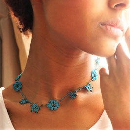 Karawan Oya Choker Blau