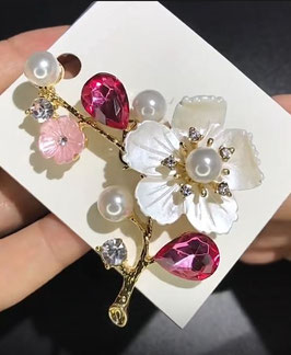 Broche Fleur Blanche Pétales Roses