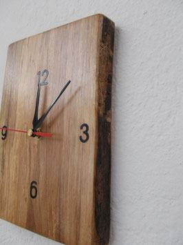 Wanduhr vom Loipersbacher Nussbaum
