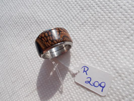 Ring aus Pankisazapfen mit blauem Kunstharz