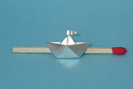 Anstecknadel Schiffchen mit Silberwimpel