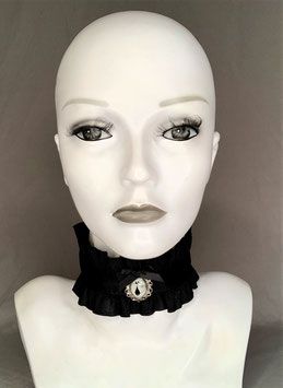 Halsband / Choker Rüschenborte Satinband und Anhänger mit Katzenmotiv Glow in the Dark Breite ca. 6,5 cm