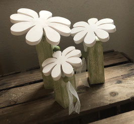 Blume auf Pfosten - weiß -