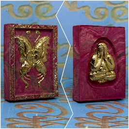B374/01.  Pitha in Gold
