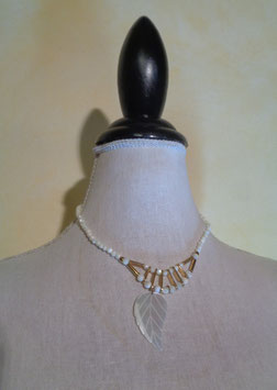 Collier feuille nacre