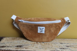 Banane enfant velours camel "t'as une tache"