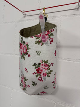 Wäscheklammerbeute weiss mit Blumenmuster
