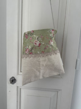 Wäscheklammersack hellbeige-lindengrün mit Rosenmuster