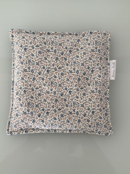 Kirschsteinkissen mittel altweiss mit kleinen Blümchen