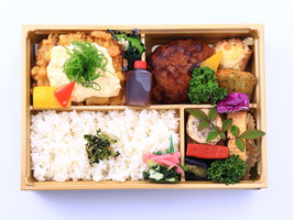 桜姫鶏のチキン南蛮と煮込みハンバーグ弁当