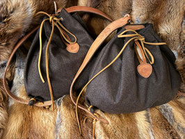 Jagdrucksack mit Ledertrageriemen