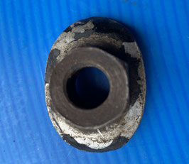 A416-7 Ecrou de 12x125 (Embase ovale) de fixation de roue BM, largueur sur plats 19mm (R. VI)