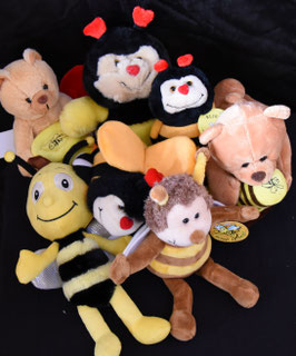 Peluche modèle ourson couché avec son pot de miel