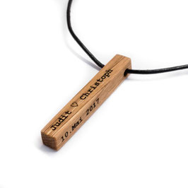 Halsband mit kleinem Holzanhänger