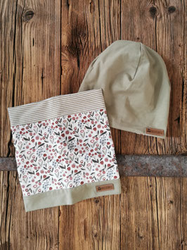 Set aus Mütze und Loop lindgrün mit Blumen und Beeren