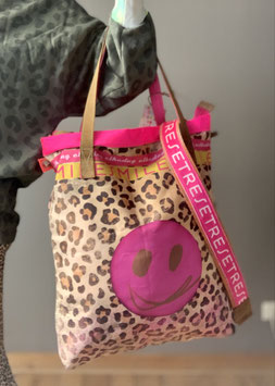 Shopper aus Canvas // Leomuster mit Smiley