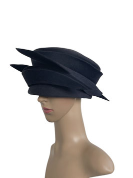 nr 127 donker blauwe vilten baret/hped Mitjam Nuver