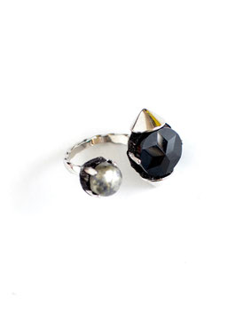 FIFS Studs Onyx RING matrix pyrite