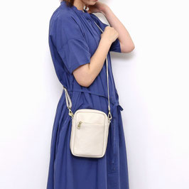 牛革スクエア縦長ミニショルダーＢＡＧ