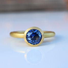 900 Goldring mit blauem saphir, 0.9ct, Spitzenqualität