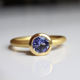 900 Goldring mit Tansanit