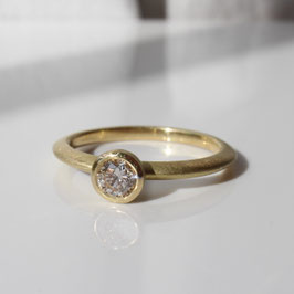 750 Goldring mit Viertelkaräter Brillant in Top Qualität