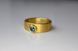 blauer Diamant Ring aus 22k Gold