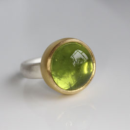 Peridot Ring aus Silber mit 900 Goldfassung