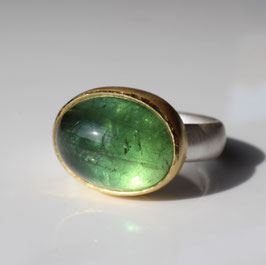 großer grüner Turmalinring aus Silber und 900 Gold