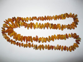 ältere lange Bernsteinkette, honigfarben,  130 Steine