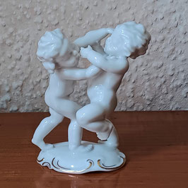Hutschenreuther Figur, 2 raufende Putten, Entwurf Karl Tutter, US Zone