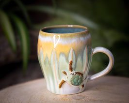 863 - 350ml - Keramiktasse Polygon SCHILDKRÖTE in creme, algengrün, hellbraun und türkis