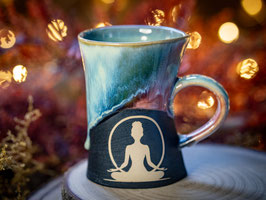 961 - 350ml - Kleine geschwungene Latte Macchiato Tasse YOGA in schwarz, regenbogenfarben und innen türkis