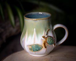 857 - 470 ml - Keramiktasse Polygon bauchig SCHILDKRÖTE in creme, algengrün, braun und türkis