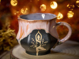 901 - 350ml - Keramiktasse Polygon YOGA und LOTUS in schwarz, rose und graulila