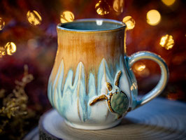 951 - 470 ml - Keramiktasse Polygon bauchig TURTLE in creme, türkis, hellbraun und türkis innen