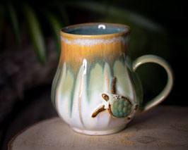 854 - 470 ml - Keramiktasse Polygon bauchig SCHILDKRÖTE in creme, algengrün, hellbraun und türkis