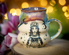 1156 - 410 ml - Keramik Wellentasse KARTENLEGERIN in regenbogen und graulila (innen)