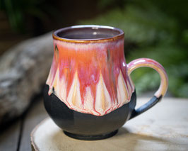 819 - 470 ml - Keramiktasse Polygon bauchig in schwarz, rose, pink und graulila