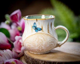 1238 - 400 ml - Keramiktasse bauchig MANDALA in weiß, creme und türkis mit Schmetterling