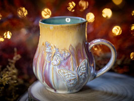 939 - 470 ml - Keramiktasse Polygon bauchig SCHMETTERLING in creme, rose, hellbraun und türkis