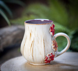 800 - 470 ml - Keramiktasse Polygon bauchig BLÜTEN in creme, rot-pfirsich und graulila