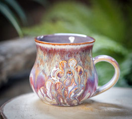 786 - 480 ml - Keramiktasse bauchig BLÜTEN in creme, rose, braun und graulila