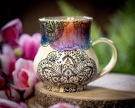 1206 - 460 ml - Keramiktasse bauchig MANDALA in schwarz, creme, regenbogen und türkis