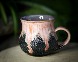 829 - 480 ml - Keramiktasse bauchig LACE in schwarz, rose, graulila
