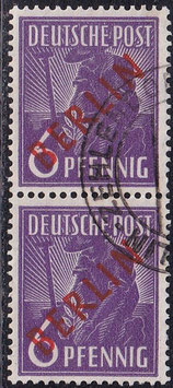 BERL 22 gestempelt senkrechtes Paar