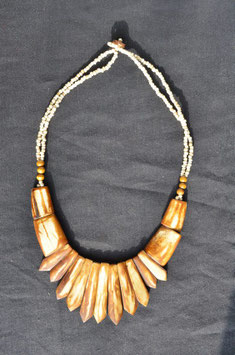 Collier en cornes  :  Bénin