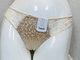 Cremefarbener Slip im Material-Mix von Ausbade